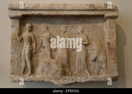 En relief de Hermes, trois nymphes, et le fleuve Acheloos, Dieu qui est représenté sous la forme d'un taureau. Le Grec, Grenier, ca. 3 Banque D'Images