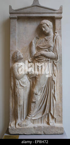Stèle tombe de marbre d'une jeune femme. Le grec. Grenier, ca. 400-390 B.C. Metropolitan Museum of Art de New York. USA. Banque D'Images