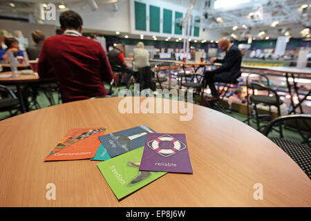 Cheltenham, Royaume-Uni. 14 mai, 2015. Première Gloucestershire Business Afficher dans le hall de l'Hippodrome de Cheltenham Centaur Banque D'Images