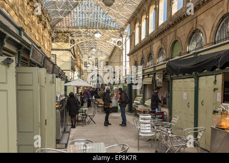 Food hall dans les marchés de St Nicholas à Bristol, Royaume Uni Banque D'Images