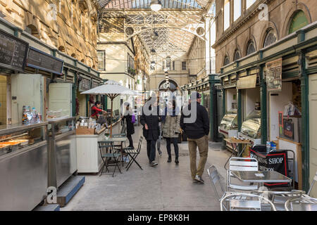 Food hall dans les marchés de St Nicholas à Bristol, Royaume Uni Banque D'Images