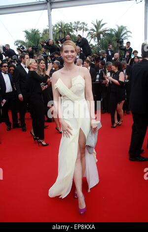 L'actrice hongroise Andrea Osvart producteur et assiste à la première de Mad Max : Fury Road à la 68e Assemblée annuelle du Festival du Film de Cannes au Palais des Festivals de Cannes, France, le 14 mai 2015. Photo : Hubert Boesl /dpa - PAS DE FIL - SERVICE Banque D'Images