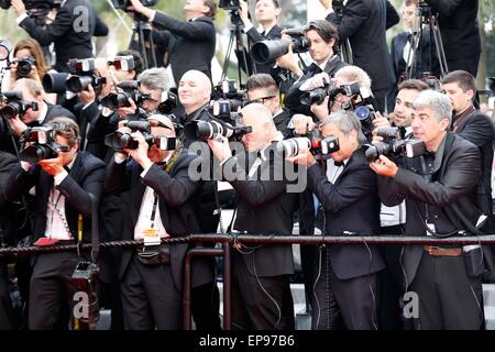 Cannes, Ca, en France. 14 mai, 2015. Les photographes.premiere 'Mad Max : Fury Road'.Festival de Cannes 2015.Cannes, France.14 Mai 2015. © Roger Harvey/Globe Photos/ZUMA/Alamy Fil Live News Banque D'Images