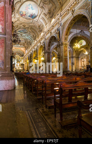 Vue de la nef, la cathédrale métropolitaine de Santiago (Catedral Metropolitana de Santiago), Plaza de Armas, Santiago, Chili Banque D'Images