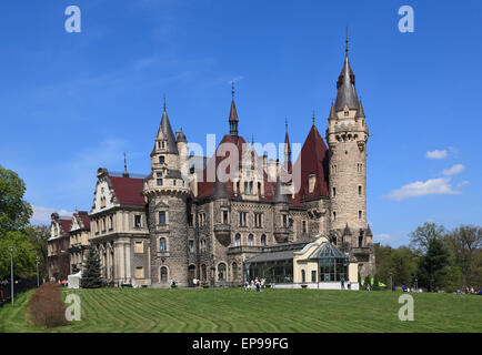 Moszna Château près de Opole, Silésie, Pologne, Europe Banque D'Images