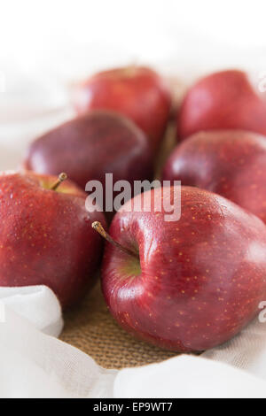 Pommes rouges. Banque D'Images