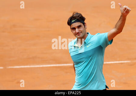 Rome, Italie. 15 mai, 2015. Roger Federer suisse célèbre après avoir remporté son match contre Tomas Berdych la République tchèque au cours de match quart de l'ATP Tennis tournoi Open au Foro Italico, le 15 mai 2015 à Rome. Credit : Andrea Spinelli/Alamy Live News Banque D'Images