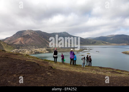 Les personnes bénéficiant de l'avis de Frostastadarvatn, Fjallabak, près de Landmannalaugar Islande Banque D'Images