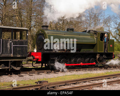 Vintage locomotive vapeur Seigneur Phil au pic du patrimoine ferroviaire, chemin de fer à vapeur station Rowsley,près de Matlock, Derbyshire, Royaume-Uni. prises 01/05/ Banque D'Images