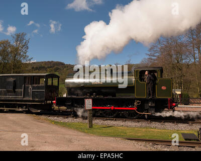 Vintage locomotive vapeur Seigneur Phil au pic du patrimoine ferroviaire, chemin de fer à vapeur station Rowsley,près de Matlock, Derbyshire, Royaume-Uni. prises 01/05/ Banque D'Images