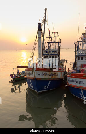 Bateaux de pêche thaïlandais dans le port, sriracha, Bangkok , Thaïlande Banque D'Images