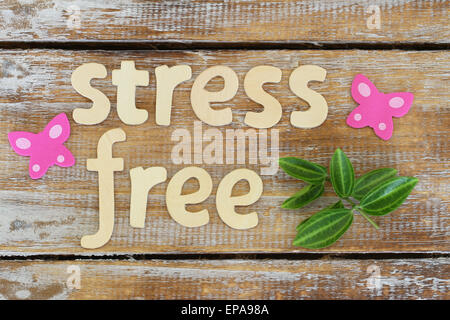 Effort libre écrit avec des lettres en bois surface rustique sur Banque D'Images