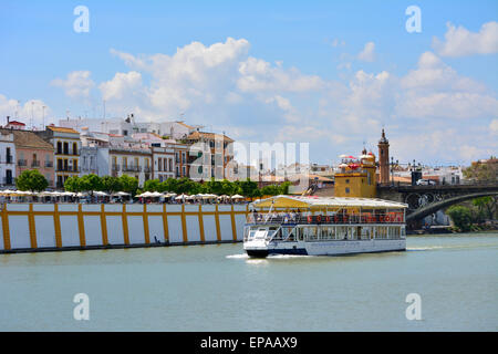 Vistas de Sevilla. Río Guadalquivir. Crucero Turístico. Banque D'Images