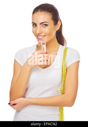 Jeune fille avec une bande de mesure et de l'eau verre isolé Banque D'Images