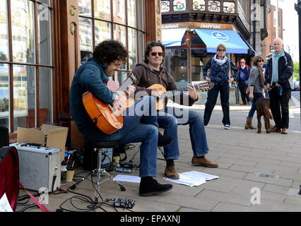 Festival de musique de Dartmouth England Uk 15 mai 2015. Les rues de Dartmouth dans le Devon sont vivants avec la musique ce week-end lorsque des centaines de musiciens prennent part à la journée annuelle de 3 festival de musique. Crédit : David Bagnall/Alamy Live News Banque D'Images