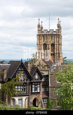 Le Malvern Priory tower et l'Abbey Hotel, Great Malvern, Worcestershire, Angleterre, RU Banque D'Images