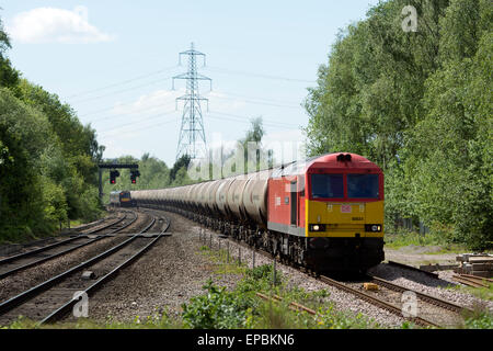 DB Schenker Rail locomotive diesel de catégorie 60 Extraction d'un train d'huile de l'eau à Orton, Warwickshire, UK Banque D'Images