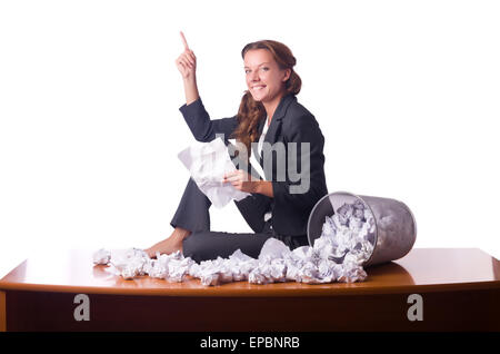 Femme avec beaucoup de papier rebut Banque D'Images