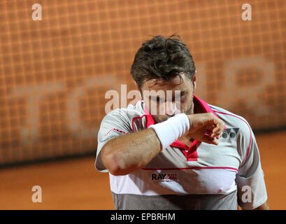 Rome, Italie. 15 mai, 2015. Stan Wawrinka Suisse réagit pendant le match contre Rafael Nadal en quart de finale de l'Espagne ATP Tennis tournoi Open au Foro Italico, le 15 mai 2015 à Rome. Credit : Andrea Spinelli/Alamy Live News Banque D'Images