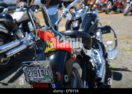 Moto avec un drapeau de la ville de ponce au cours d'une manifestation de motards à Ponce, Porto Rico. L'île des Caraïbes. USA territoire. Banque D'Images