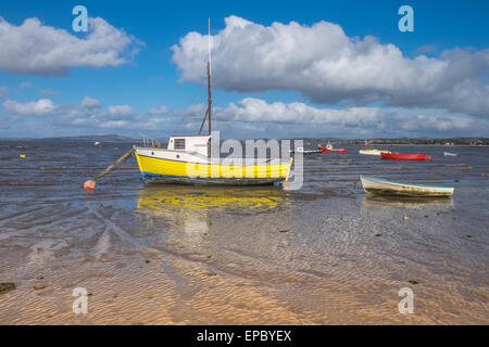 La baie de Morecambe bateau jaune Lancashire England Banque D'Images