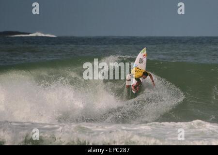 Rio de Janeiro, Brésil. 15 mai, 2015. Adriano de Souza (BRA) au cours du cycle 3 du WCT Pro 2015 Rio Oi à Barra da Tijuca. L'actuel leader du classement a été défait par Ricardo Christie (NZL) et a quitté le tournoi. Crédit : Maria Adelaide Silva/Alamy Live News Banque D'Images