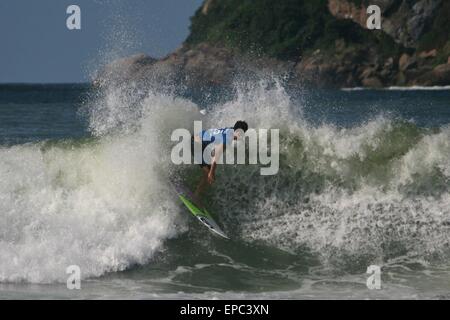 Rio de Janeiro, Brésil. 15 mai, 2015. Ítalo Ferreira (BRA) au cours du cycle 3 du WCT Pro 2015 Rio Oi à Barra da Tijuca. Il a défait le Nat Young (USA) Crédit : Maria Adelaide Silva/Alamy Live News Banque D'Images