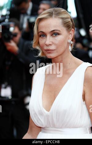 L'actrice française Emmanuelle Beart assiste à la première de l'homme irrationnel à la 68e Assemblée annuelle du Festival du Film de Cannes au Palais des Festivals de Cannes, France, le 15 mai 2015. Photo : Hubert Boesl - PAS DE SERVICE DE FIL Banque D'Images