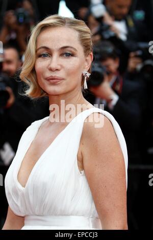 L'actrice française Emmanuelle Beart assiste à la première de l'homme irrationnel à la 68e Assemblée annuelle du Festival du Film de Cannes au Palais des Festivals de Cannes, France, le 15 mai 2015. Photo : Hubert Boesl - PAS DE SERVICE DE FIL Banque D'Images