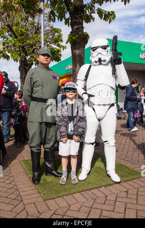 Robe de Star Wars à Legoland Windsor le monde jour de la guerre des étoiles ' peut être la 4ème avec vous". Londres, Angleterre, Royaume-Uni. Banque D'Images