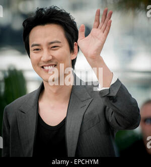 (150516) -- CANNES, Mai 16, 2015 (Xinhua) -- l'acteur sud-coréen Kim Nam-Gil pose dans un photocall pour le film 'Le' éhonté au 68e Festival du Film de Cannes, dans le sud-est de la France, le 16 mai 2015. (Xinhua/Chen Xiaowei) Banque D'Images