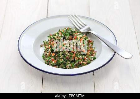 Le taboulé taboulé, salade, persil, une cuisine du Moyen-Orient Banque D'Images