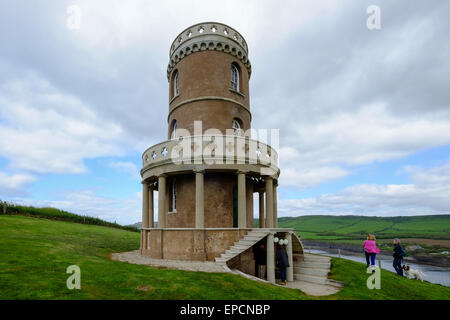 Kimmeridge, Dorset, 16 mai 2015. Tour Clavell sur la côte jurassique du Dorset ouvre ses portes au public dans le cadre de la 50e anniversaire des fiducies. Le Landmark Trust est un organisme de bienfaisance qui porte secours à la préservation des bâtiments historiques en péril et les laisse pour les vacances. En 2005 les travaux ont commencé à déplacer la tour 25 mètres (82pi) à l'intérieur des terres pour sa position actuelle pour le protéger de l'érosion des falaises. Crédit : Tom Jura/Alamy Live News Banque D'Images