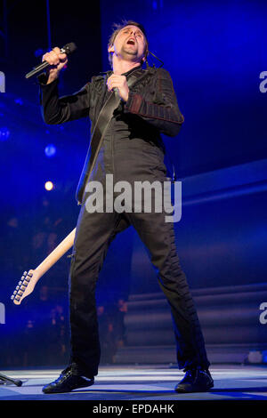 Irvine, Californie, USA. 17 mai, 2015. MATTHEW BELLAMY de Muse musicien il se produit au cours de la Fiesta Y KROQ Weenie Roast à Irvine Meadows Amphitheater à Irvine, Californie Crédit : Daniel DeSlover/ZUMA/Alamy Fil Live News Banque D'Images