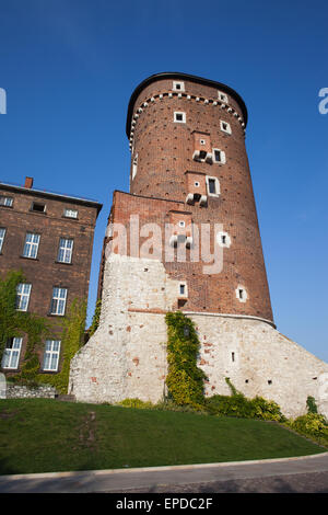 Sandomierska Tower, une partie de la fortification Château Royal de Wawel à Cracovie, Pologne, construit autour de 1460. Banque D'Images