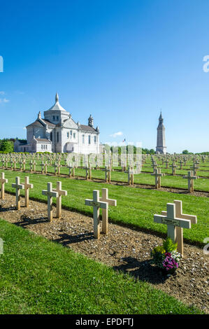 Notre Dame de Lorette Ablain Saint Nazaire, Première Guerre mondiale, le Cimetière militaire national sur la Somme Banque D'Images