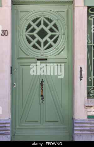 Porte avant de la maison de printemps (l'une des Quatre Saisons) dans le style Art Nouveau à Zurenborg à Anvers, Belgique Banque D'Images