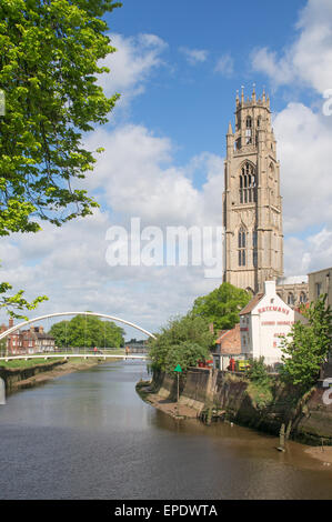 Eglise St Botolph tower vu de la rivière Witham, Boston, Lincolnshire, Angleterre, RU Banque D'Images