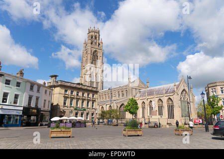 Boston Market Place et Eglise St Botolph ou Boston Stump , Lincolnshire, Angleterre, RU Banque D'Images