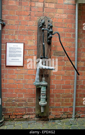 La "mort" de la pompe, un mémorial à Dr John Snow qui a le premier théorisé que le choléra était une maladie transmise par l'eau à Worcester, Royaume-Uni. Banque D'Images