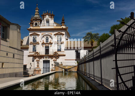 Fontaine à San Jorge Church de l'Hospital de la Caridad Séville Espagne Banque D'Images