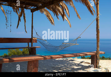 Hamac Swing sur une plage tropicale - Locations de contexte Banque D'Images