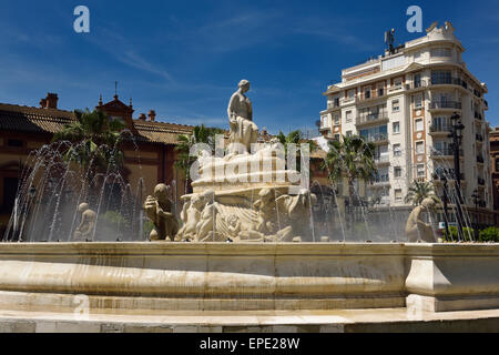 La fontaine de hispalis avec néréide nymphes de la mer à Puerto de Jerez en Espagne Séville rond-point Banque D'Images