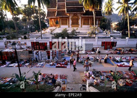 Laos, Luang Prabang, marché nocturne H'mong Banque D'Images