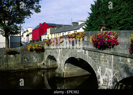 Irlande, comté de Mayo, Westport, pont sur la rivière Carrowbeg Banque D'Images