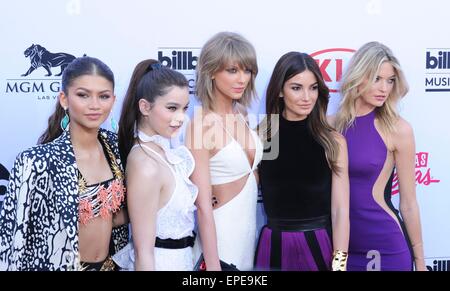 Las Vegas, Nevada, USA. 17 mai, 2015. Zendaya Coleman, Hailee Steinfeld, Taylor Swift, Martha Hunt, Lily Aldridge aux arrivées pour 2015 Billboard Music Awards - Partie 2, MGM Grand Garden Arena, Las Vegas, NV 17 Mai, 2015. Credit : Elizabeth Goodenough/Everett Collection/Alamy Live News Banque D'Images