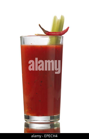 Bloody Mary boissons cocktail isolated on white Banque D'Images