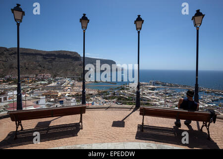 Vue depuis le Mirador vers Puerto de Mogan avec marina et la côte, Gran Canaria, Îles Canaries, Espagne Banque D'Images