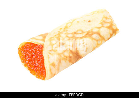 Élégant, soigné, copieux,crêpe farcie avec du caviar rouge isolé sur blanc shadowless. Banque D'Images