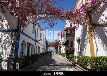 Ruelle typique en Puerto de Mogan, Grande Canarie, Îles Canaries, Espagne Banque D'Images
